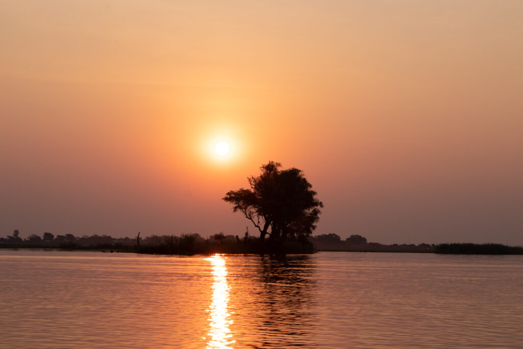 zonsondergang in Afrika. De beste reistijd voor Malawi